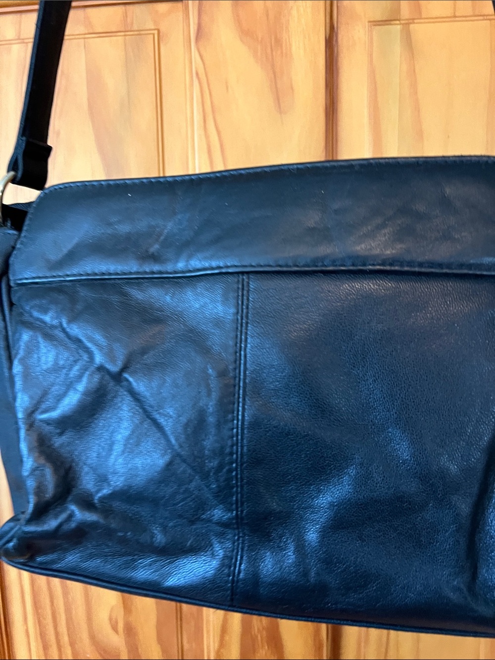 Elegant Black Leather Satchel with Gold Accent - Picture 8 of 16